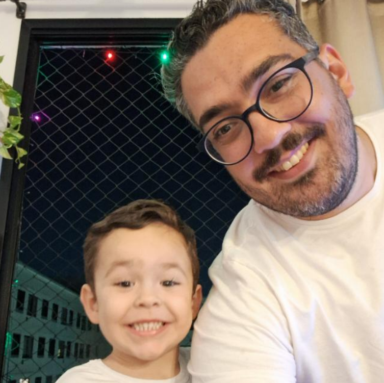 Caio Braga com seu filho Luka